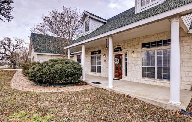 Home for sale at 307 E Main in Stockdale, TX — photo 3
