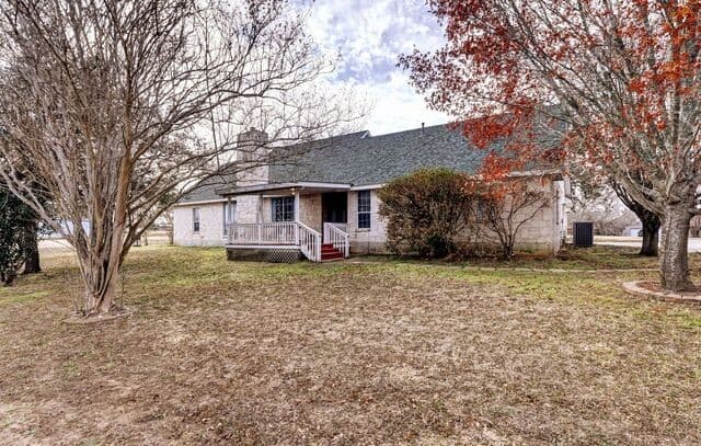 Home for sale at 307 E Main in Stockdale, TX — photo 5