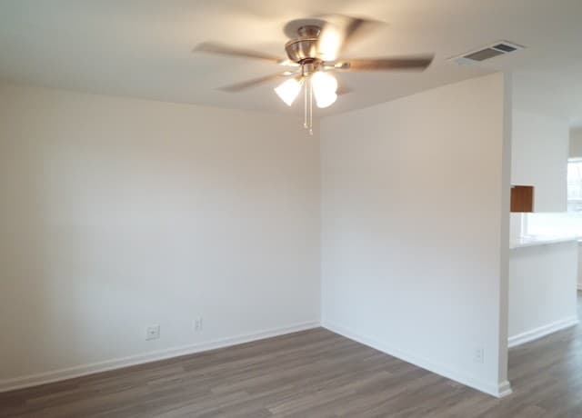 3-bedroom rental at 4623 Pintoresco in San Antonio, TX — photo 4