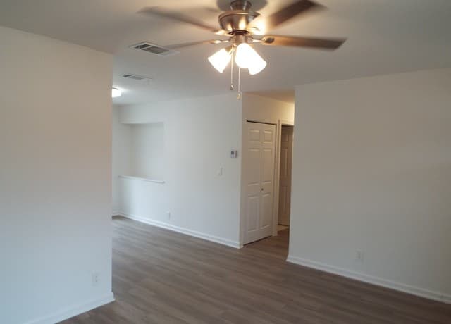 3-bedroom rental at 4623 Pintoresco in San Antonio, TX — photo 5