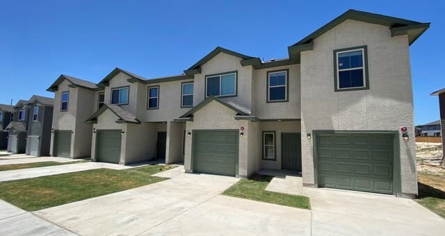 rental at 13109 Reid Meadows in Live Oak, TX — photo 2