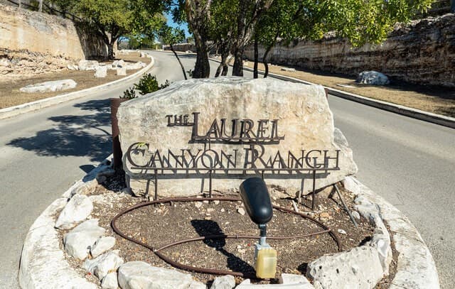 rental at 171 County Road 2814 in Mico, TX — photo 2
