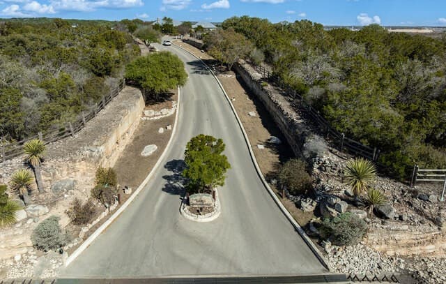 rental at 171 County Road 2814 in Mico, TX — photo 3