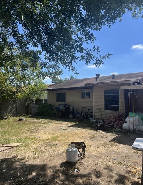 3-bedroom rental at 4443 Clear Spring in San Antonio, TX — photo 4