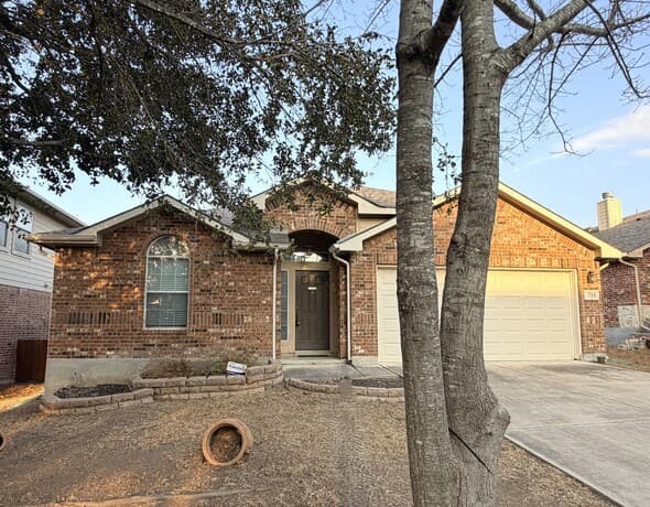 3-bedroom rental at 714 Point Sunset in San Antonio, TX — photo 2