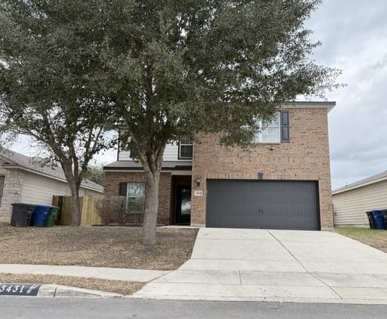 5-bedroom rental at 3431 Foster in San Antonio, TX — photo 3