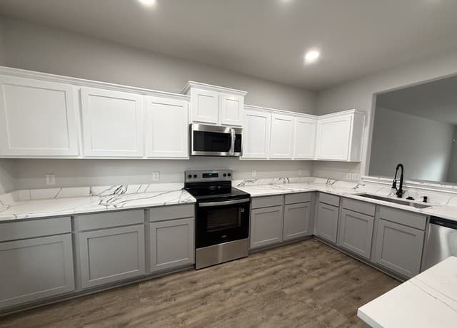 5-bedroom rental at 3431 Foster in San Antonio, TX — photo 5