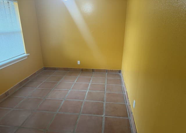 3-bedroom rental at 5435 Callaghan Unit 0 in San Antonio, TX — photo 3