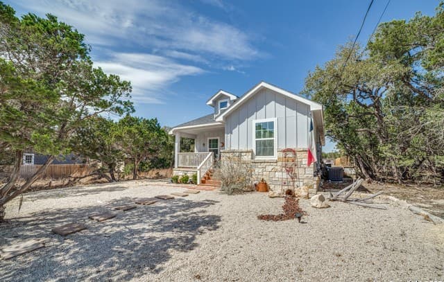 3-bedroom rental at 519 Enchanted River Dr in Bandera, TX — photo 3