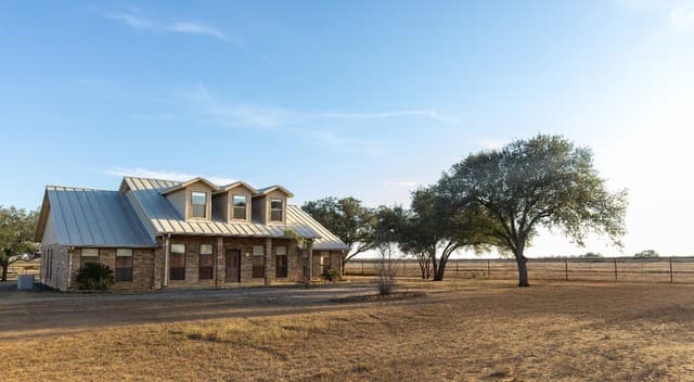3-bedroom rental at 375 Bluntzer Rd in Jourdanton, TX — photo 1