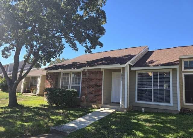 3-bedroom rental at 9140 Timber Path Unit 2702 in San Antonio, TX — photo 2