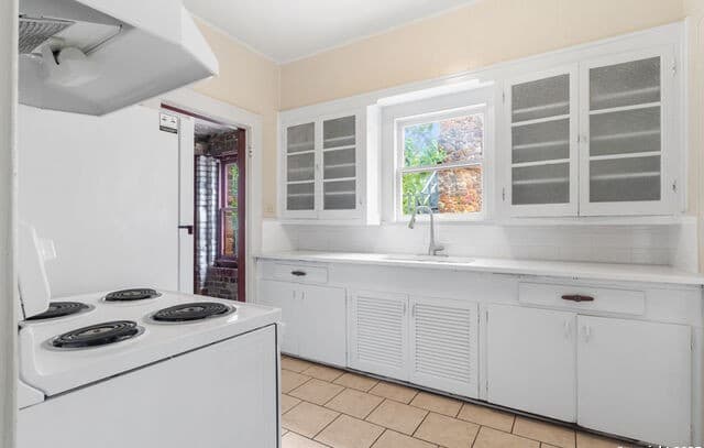 1-bedroom rental at 1618 W Kings Hwy Unit 1618 in San Antonio, TX — photo 3