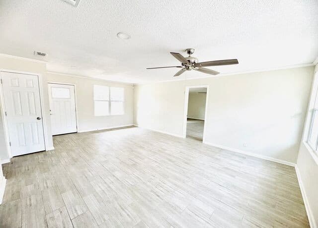 4-bedroom rental at 25 Sunrise Dr. in Pleasanton, TX — photo 3
