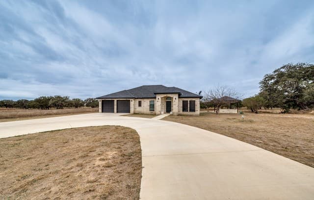 Home for sale at 248 Mustang in Natalia, TX — photo 2