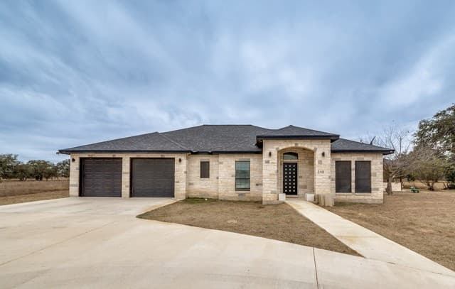 Home for sale at 248 Mustang in Natalia, TX — photo 3