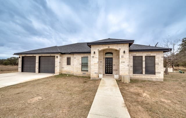 Home for sale at 248 Mustang in Natalia, TX — photo 4