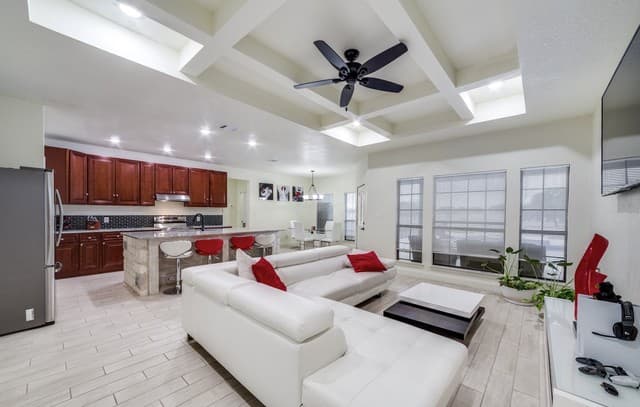 Home for sale at 248 Mustang in Natalia, TX — photo 5