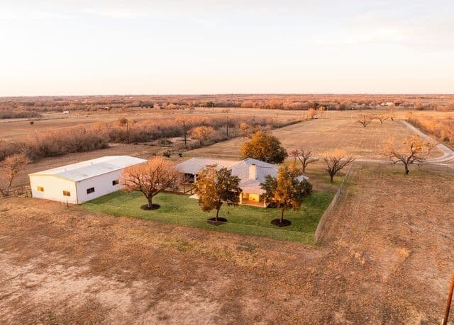 3-bedroom rental at 14320 La Vernia Rd in St Hedwig, TX — photo 1