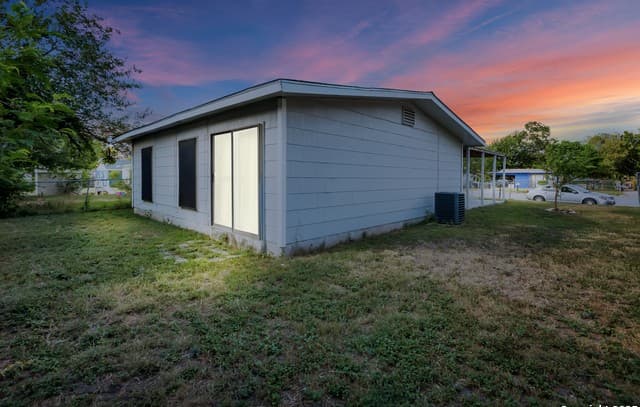 3-bedroom rental at 5751 Indian Sky in San Antonio, TX — photo 2