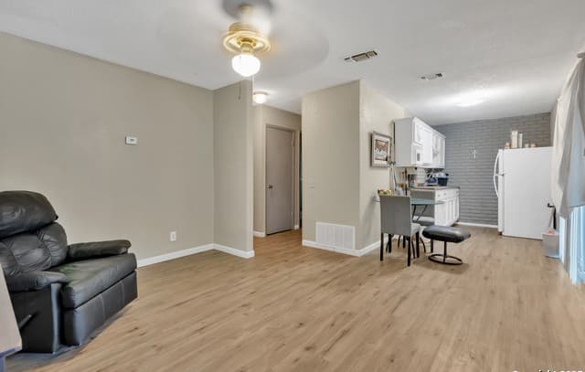 3-bedroom rental at 5751 Indian Sky in San Antonio, TX — photo 5