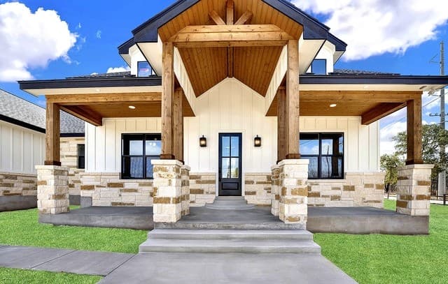 4-bedroom rental at 100 Hondo Ridge in La Vernia, TX — photo 3