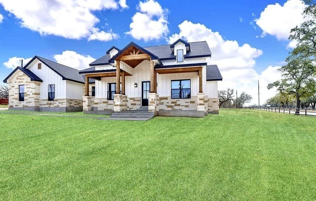 4-bedroom rental at 100 Hondo Ridge in La Vernia, TX — photo 5