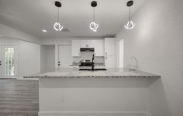 3-bedroom rental at 6415 Edinborough in San Antonio, TX — photo 4