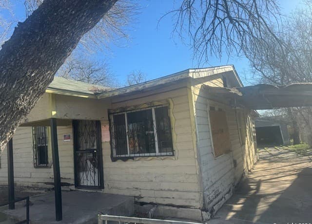 2-bedroom rental at 871 W Harlan in San Antonio, TX — photo 3