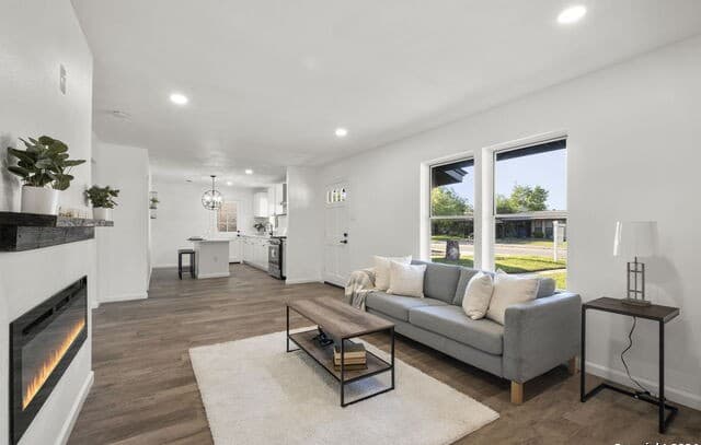 4-bedroom rental at 254 Kate Schenck in San Antonio, TX — photo 4