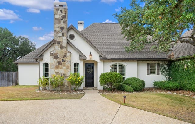4-bedroom rental at 29755 No Le Hace in Fair Oaks Ranch, TX — photo 2