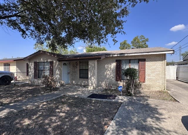 3-bedroom rental at 205 W Mayfield in San Antonio, TX — photo 1