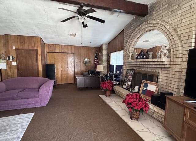 3-bedroom rental at 205 W Mayfield in San Antonio, TX — photo 3