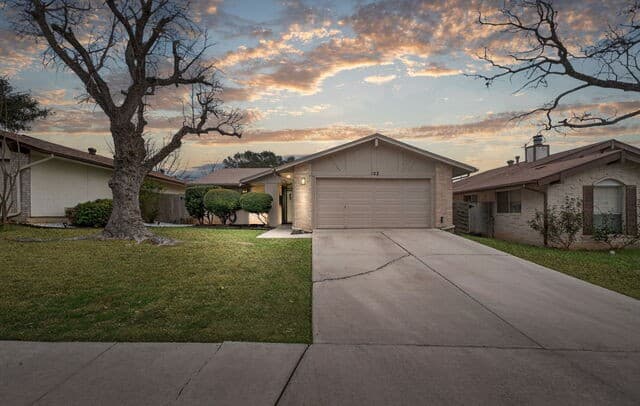 3-bedroom rental at 122 Bolerio Dr in Universal City, TX — photo 1