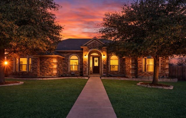 4-bedroom rental at 13218 Compass Rose in San Antonio, TX — photo 2