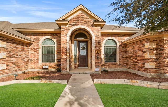 4-bedroom rental at 13218 Compass Rose in San Antonio, TX — photo 4