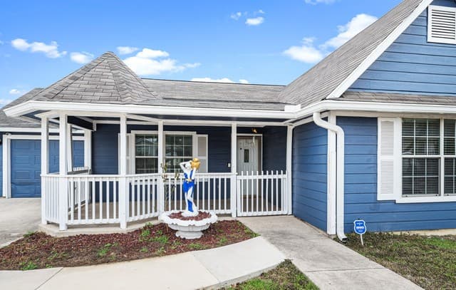 3-bedroom rental at 2838 Wyoming St in San Antonio, TX — photo 2