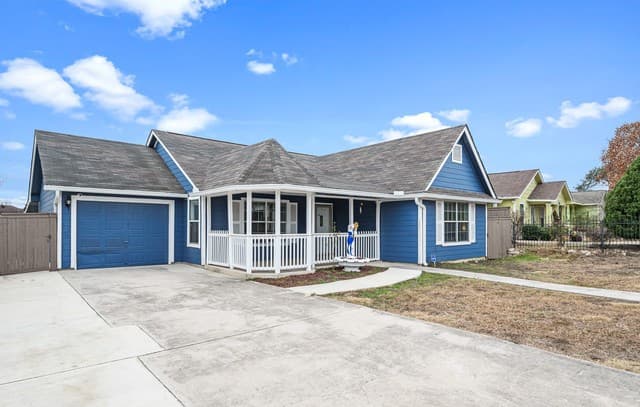 3-bedroom rental at 2838 Wyoming St in San Antonio, TX — photo 3