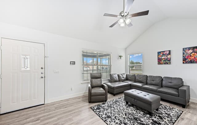 3-bedroom rental at 2838 Wyoming St in San Antonio, TX — photo 5