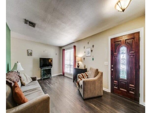 3-bedroom rental at 5830 Freemans Farm in San Antonio, TX — photo 4