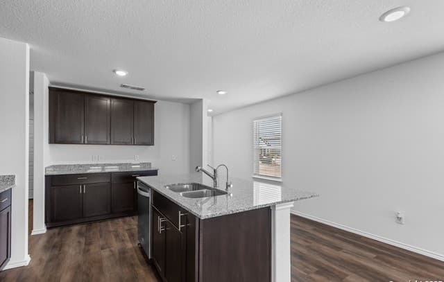 5-bedroom rental at 419 Kayden Court in Marion, TX — photo 5