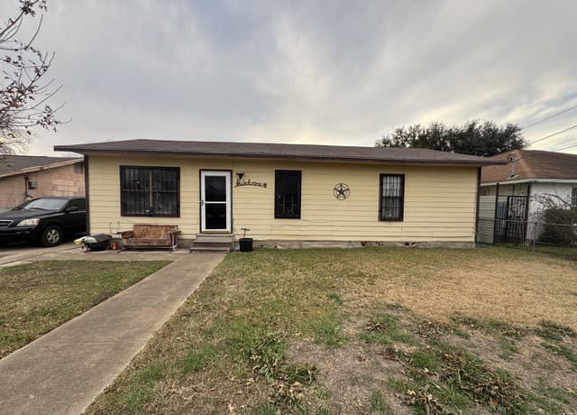 4-bedroom rental at 2815 Hollyhill Dr in San Antonio, TX — photo 1