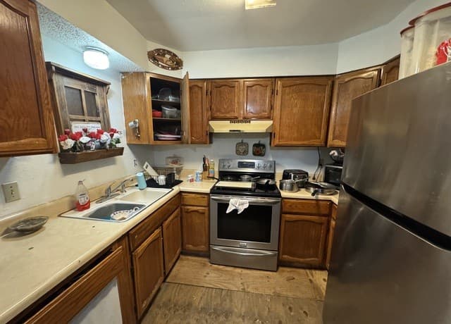 4-bedroom rental at 2815 Hollyhill Dr in San Antonio, TX — photo 5