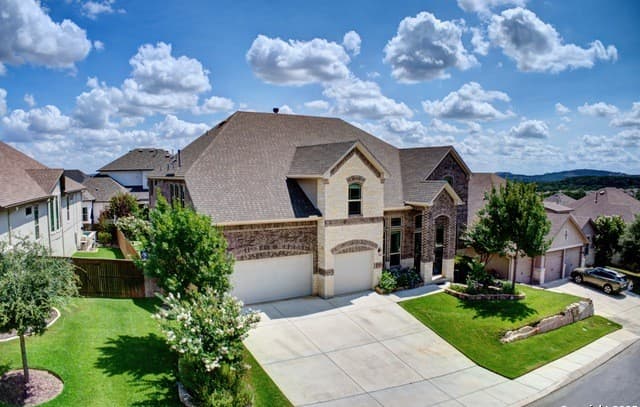 4-bedroom rental at 28518 Tristant Ridge in San Antonio, TX — photo 2