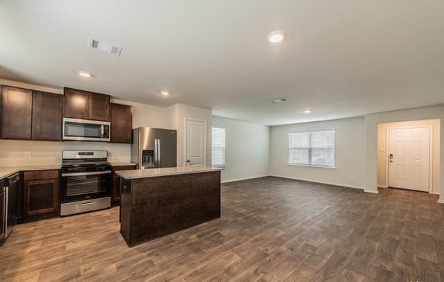 3-bedroom rental at 1006 Western Whipbird in San Antonio, TX — photo 2