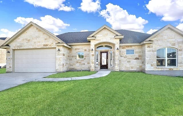4-bedroom rental at 204 Oak Fields Dr., in Floresville, TX — photo 1