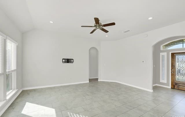 4-bedroom rental at 204 Oak Fields Dr., in Floresville, TX — photo 3