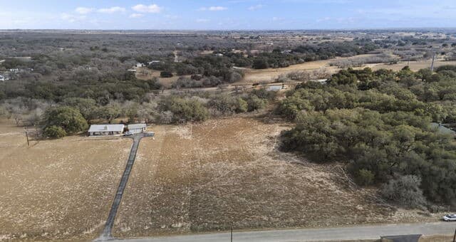 rental at 246 Shamrock Dr., in Floresville, TX — photo 3