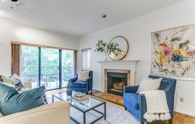 2-bedroom rental at 1022 Navarro Unit 306 in San Antonio, TX — photo 1