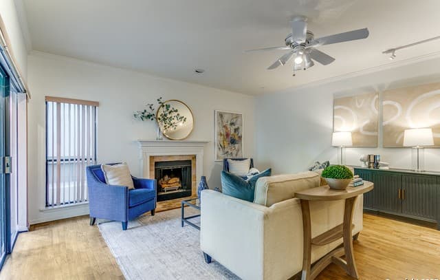 2-bedroom rental at 1022 Navarro Unit 306 in San Antonio, TX — photo 3