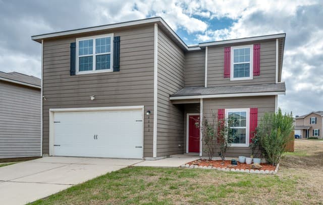5-bedroom rental at 6002 Southern Vista in San Antonio, TX — photo 1